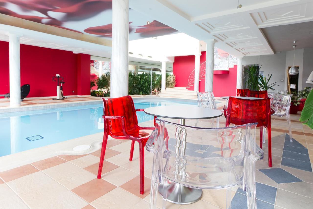 Le Domaine Des Chevaliers De Malte Bed & Breakfast Villedieu-les-Poeles-Rouffigny Bagian luar foto