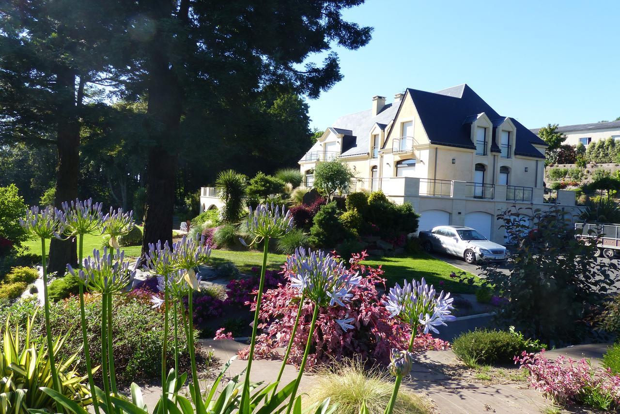 Le Domaine Des Chevaliers De Malte Bed & Breakfast Villedieu-les-Poeles-Rouffigny Bagian luar foto