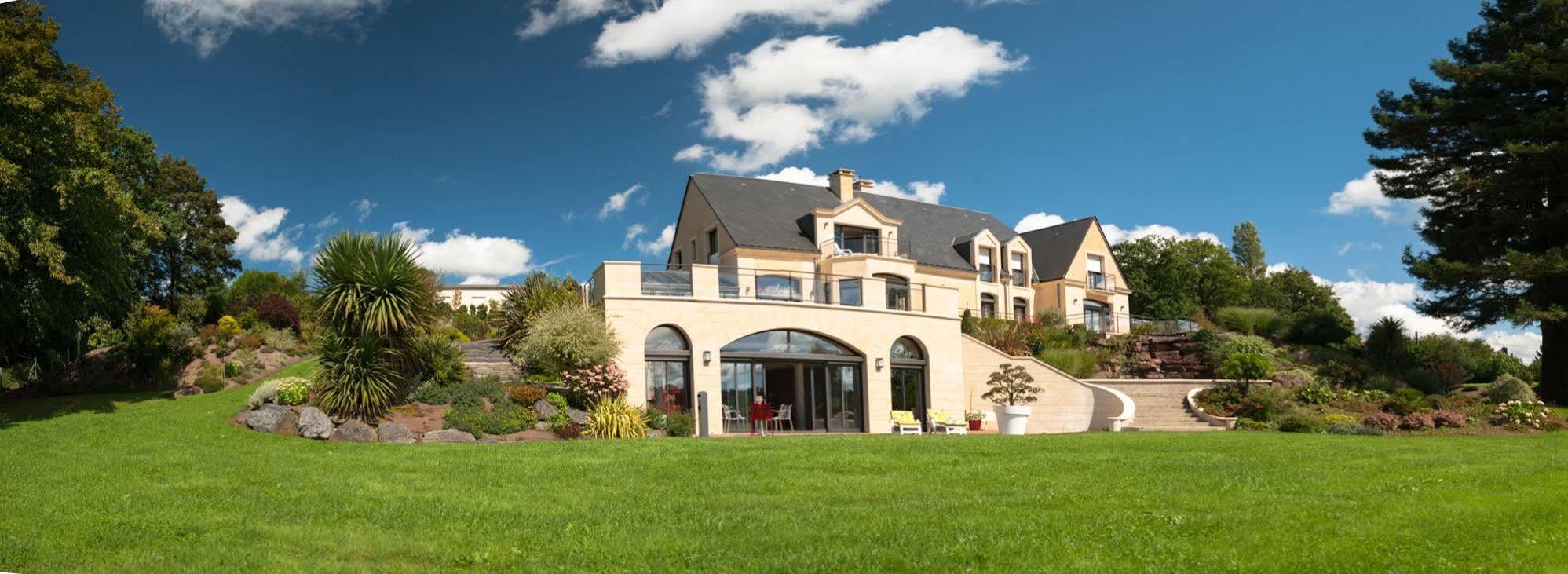 Le Domaine Des Chevaliers De Malte Bed & Breakfast Villedieu-les-Poeles-Rouffigny Bagian luar foto